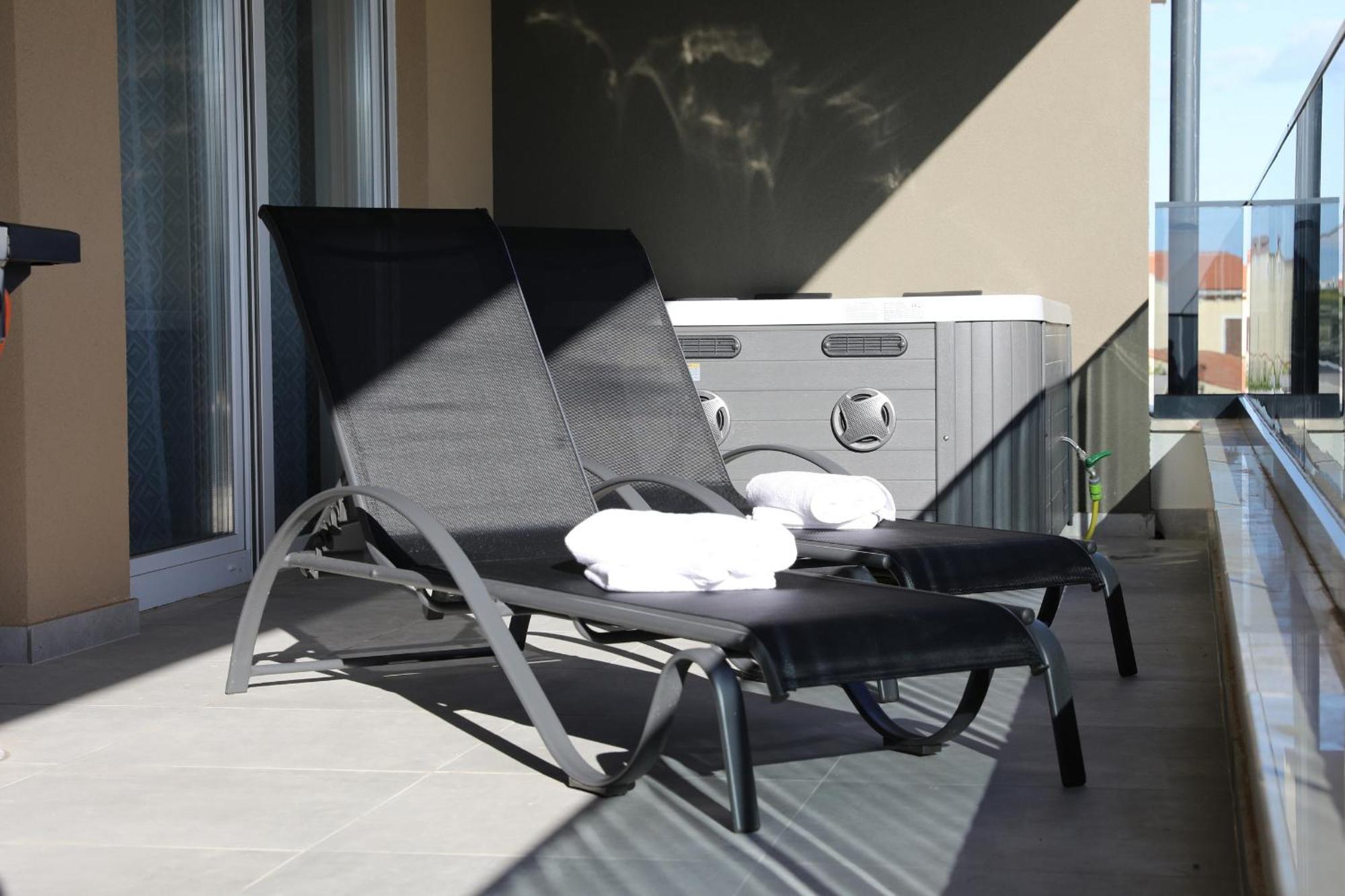 Apartment Relex With Pool & Jacuzzi Privlaka  Exterior foto